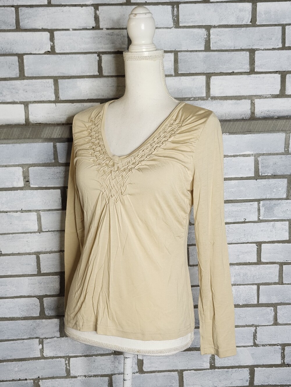Talbots Women’s Long Sleeve 100% Lyocell V-Neck T-Shirt Petite Size PM Beige